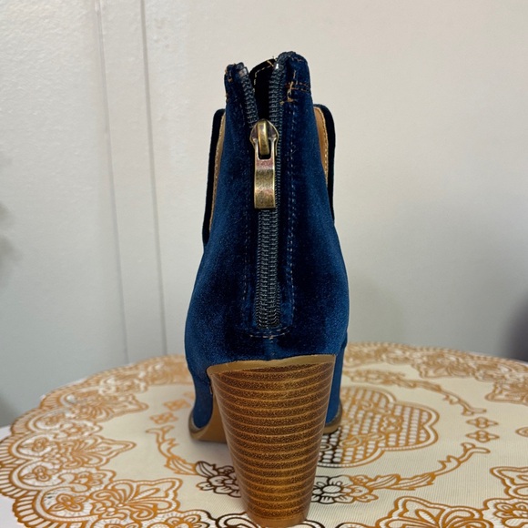 Chic Velvet Ankle Booties in Deep Blue - Picture 4 of 4